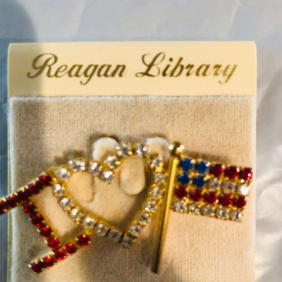 Rhinestone Ronald Reagan Library l Love America Pin - Picture 2 of 8